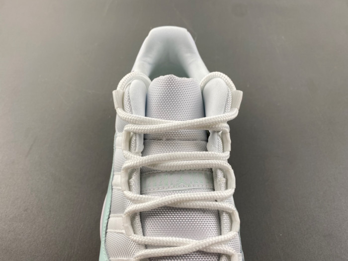 Air Jordan 11 Low "Igloo" AH7860-103