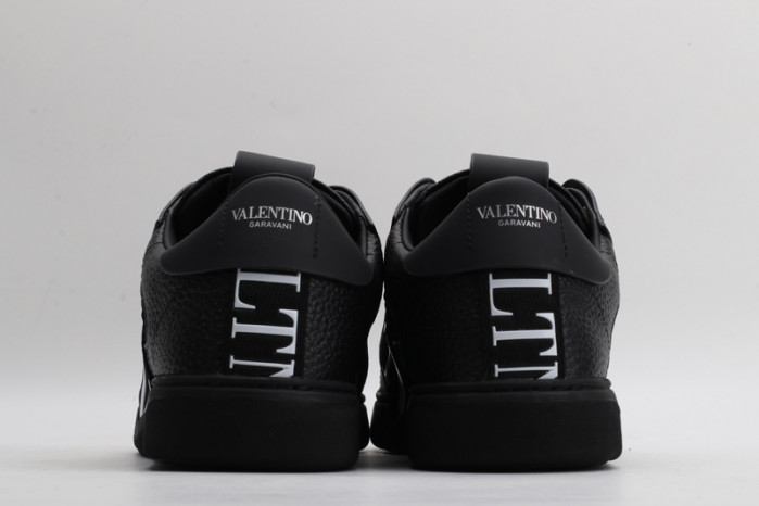 v*lentino sneaker