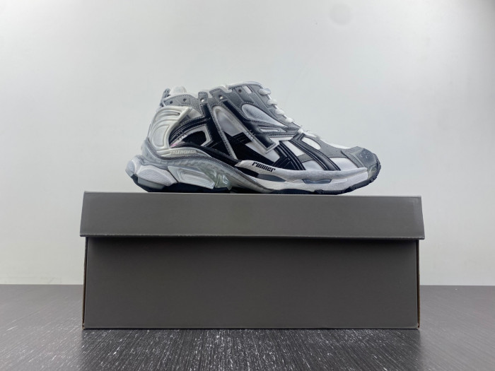 bl runner trainers sneakers 677403-w3rb5-9012