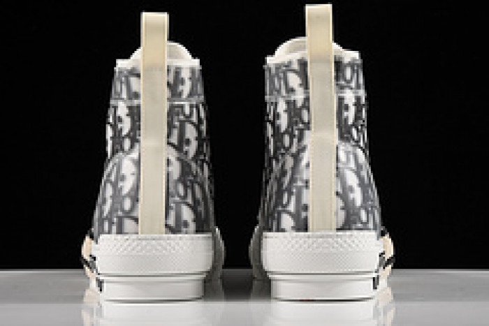 dr b23 homme kaws h903p161