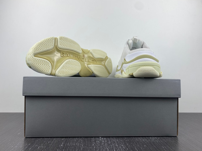 bl triple s trainers sneakers 755686 w3sm2 9097