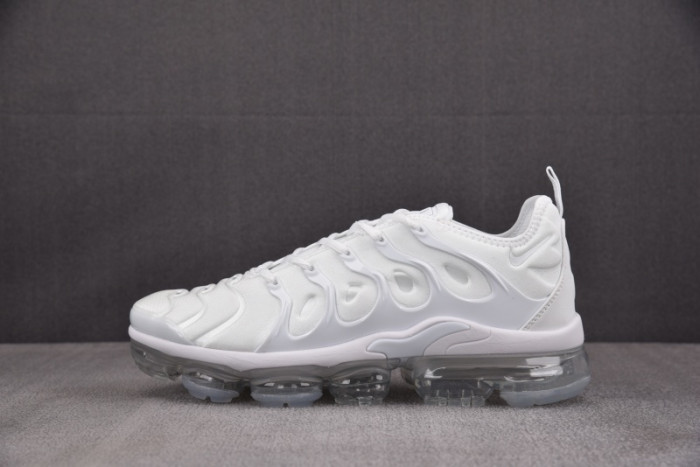 NIKE AIR VAPORMAX Plus 924453-100