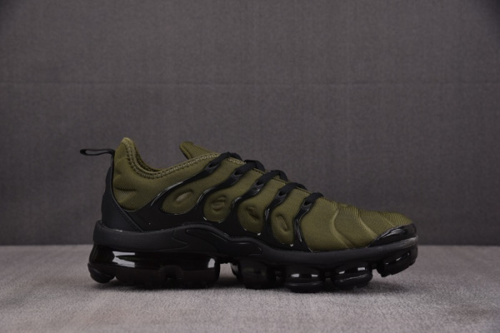 NIKE AIR VAPORMAX Plus AO4688-300