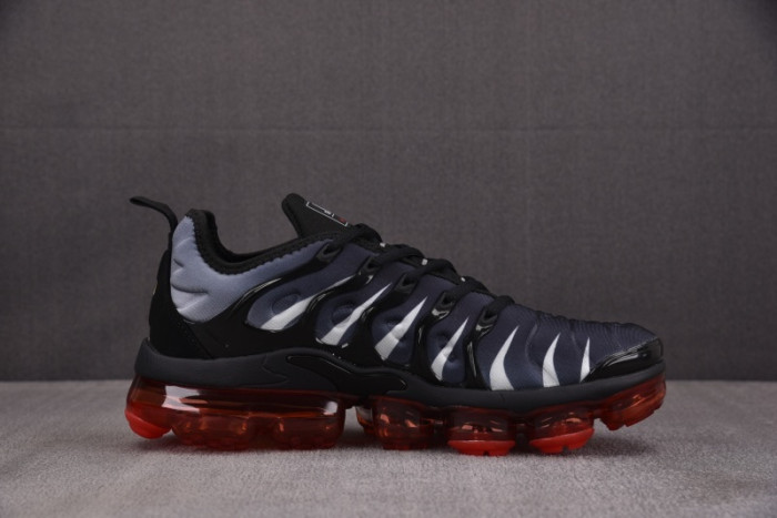 NIKE AIR VAPORMAX Plus AQ8632-001