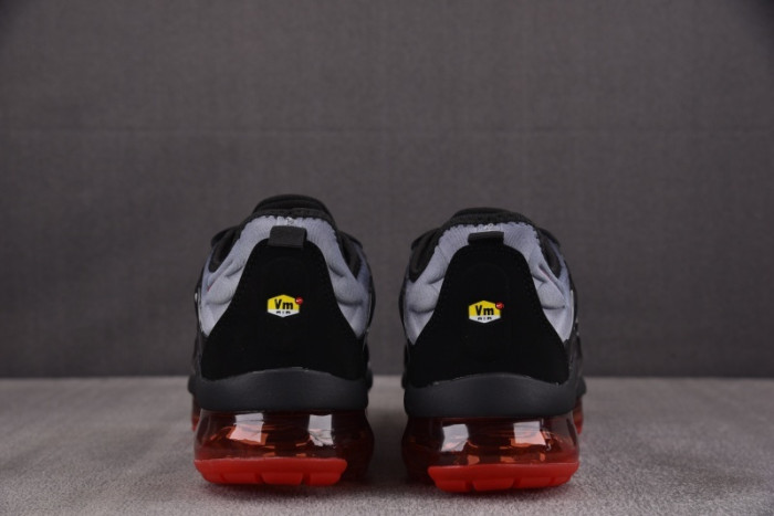 NIKE AIR VAPORMAX Plus AQ8632-001