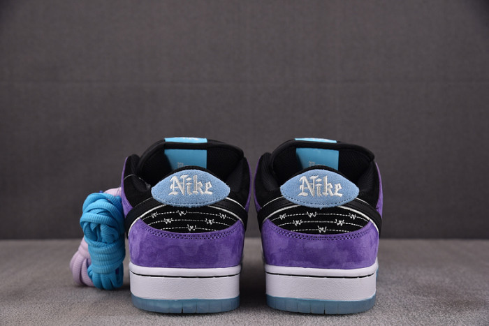 Hayley Wilson x Nike SB Dunk Low HJ0513-500