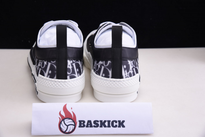 dr b23 homme kaws low-top sneaker