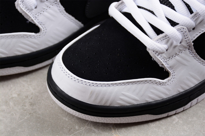 tightbooth x nike sb dunk low fd2629-100