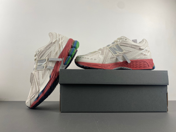 NEW BALANCE 1906A SEA SALT ASTRO DUST M1906AB