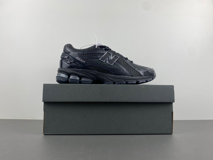 NEW BALANCE 1906R BLACK METALLIC M1906RJB