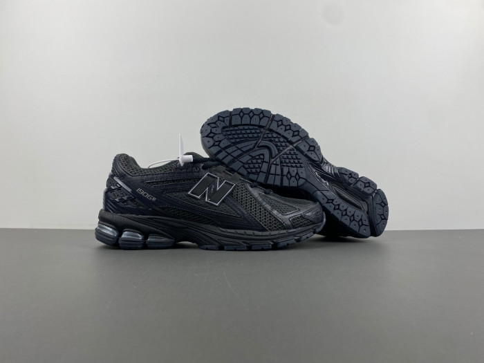 NEW BALANCE 1906R BLACK METALLIC M1906RJB