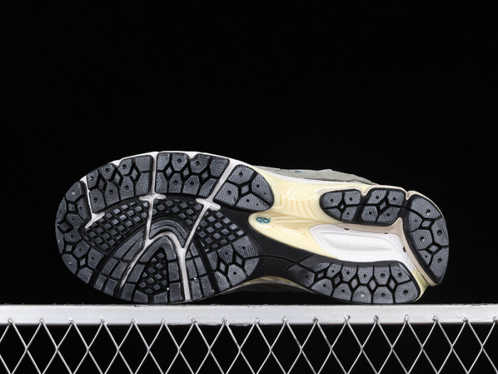 new balance 2002r protection m2002rdd