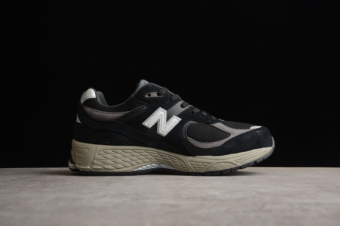new balance 2002r protection m2002rr1