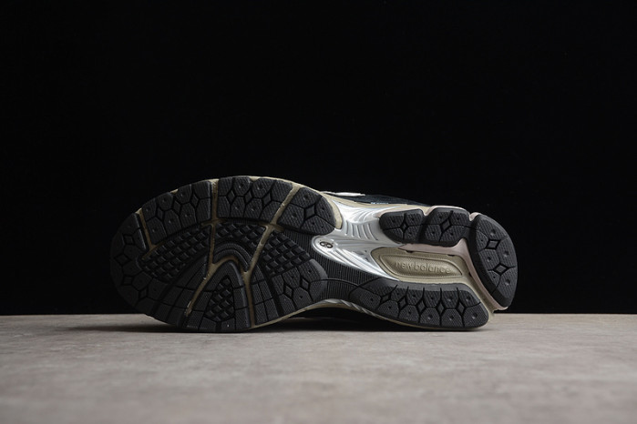 new balance 2002r protection m2002rr1