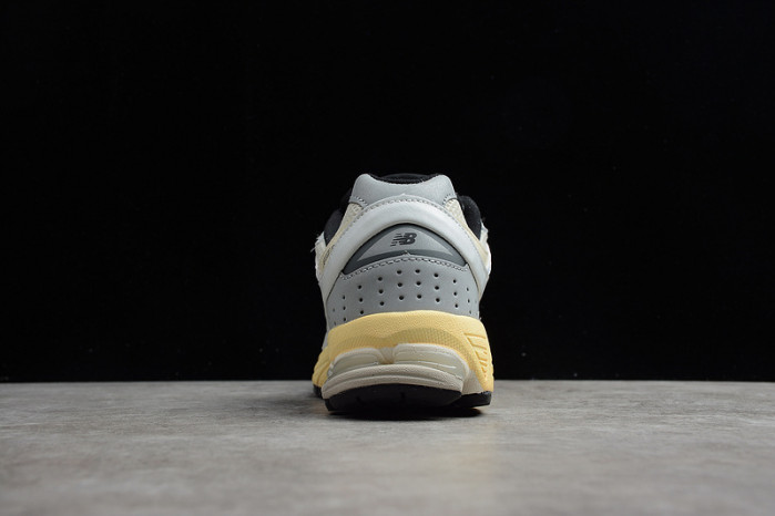 new balance 2002r thisisneverthat white - ml2002rt
